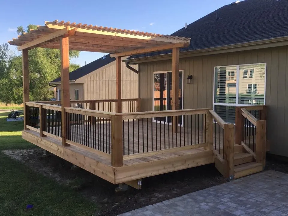 Want a custom deck builds service for your Bennington home? Hunt Home Remodeling builds strong, good-looking decks made to fit your space.